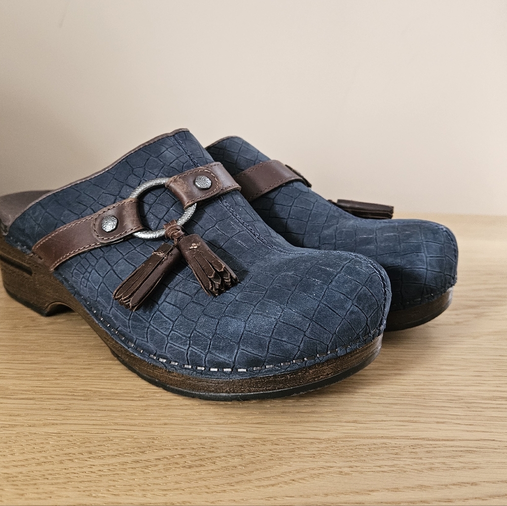 Dansko Shandi Blue Suede Clogs Women’s EU 40 US 9.5-10 Tassel Slip-On
